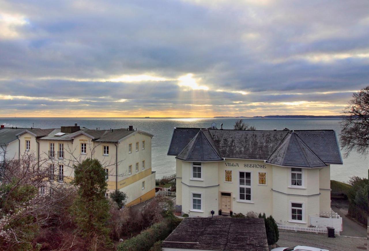 Villa Ostseelilie - Appartements Mit Balkon Und Meerblick 萨斯尼茨 外观 照片