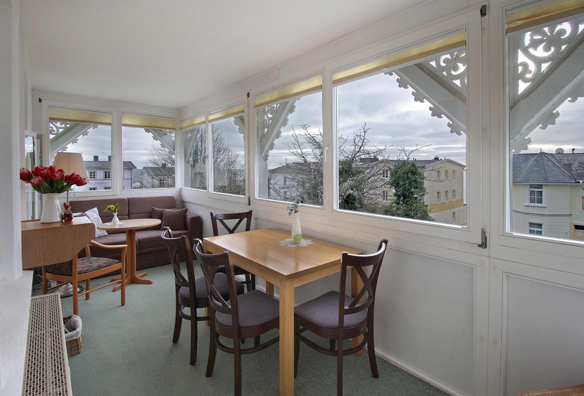 Villa Ostseelilie - Appartements Mit Balkon Und Meerblick 萨斯尼茨 客房 照片